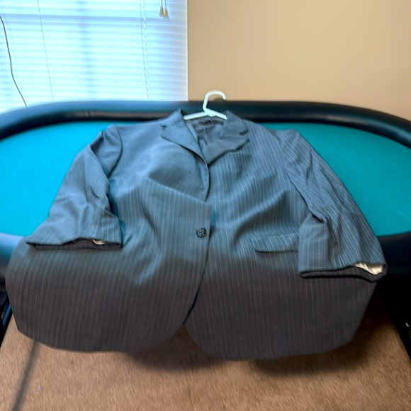 Classic Gray Men's Hart schaffer Marx Suit - Picture 1 of 10